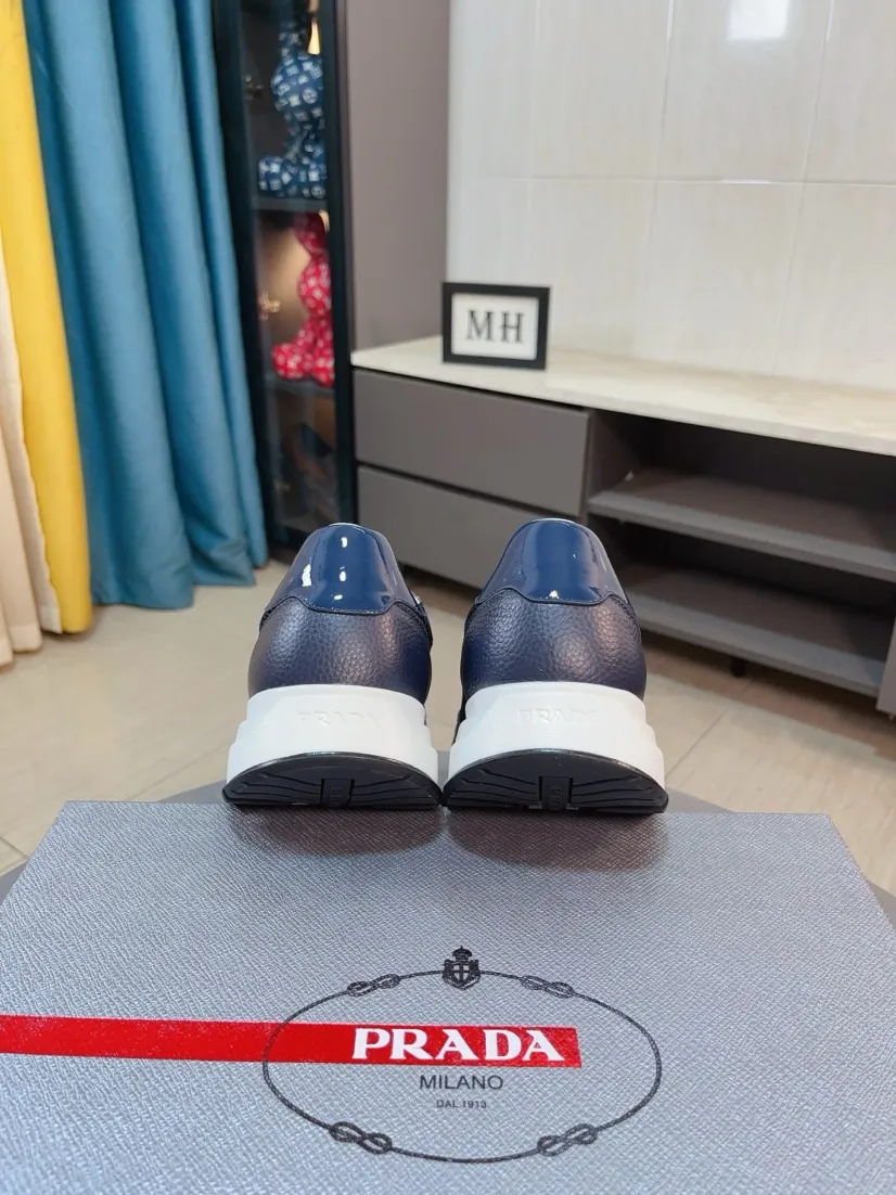 Men's shoes 💰580🌹🌹High-quality new Prada counters are launched simultaneously. The new men's shoes and 😘fabrics are selected from imported mesh and glue-spraying technology. Imported cowhide lining. 👍🏿High-end☄️Open-molded non-slip rubber outsole, exquisite lines, simple and elegant, comfortable and high-end for leisure travel. Code number: 38 to 44